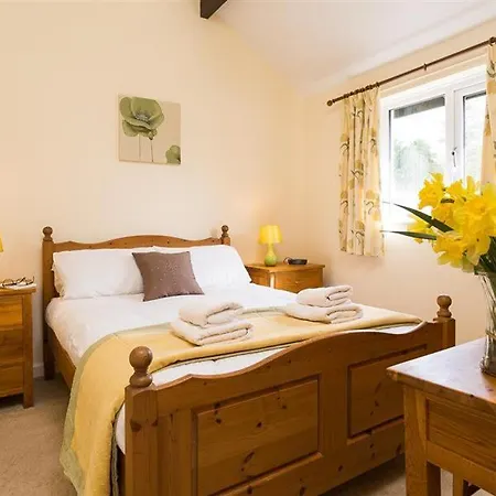 Riverside No 2 Hotel